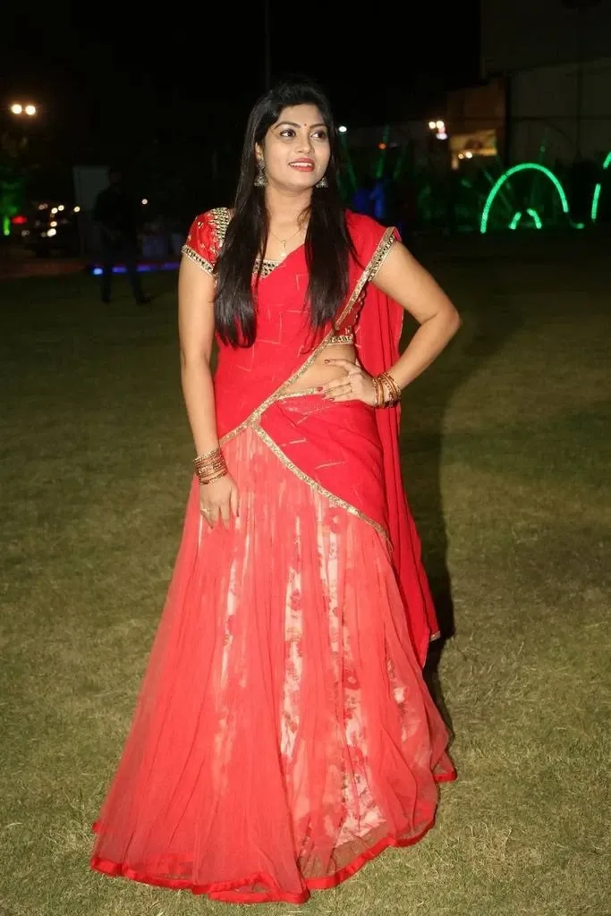 Glamorous Indian Girl Soumya Images In Red Saree